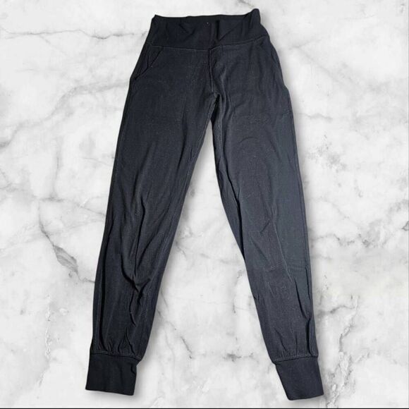 Lululemon Size 4 Black Align Joggers - Picture 1 of 5